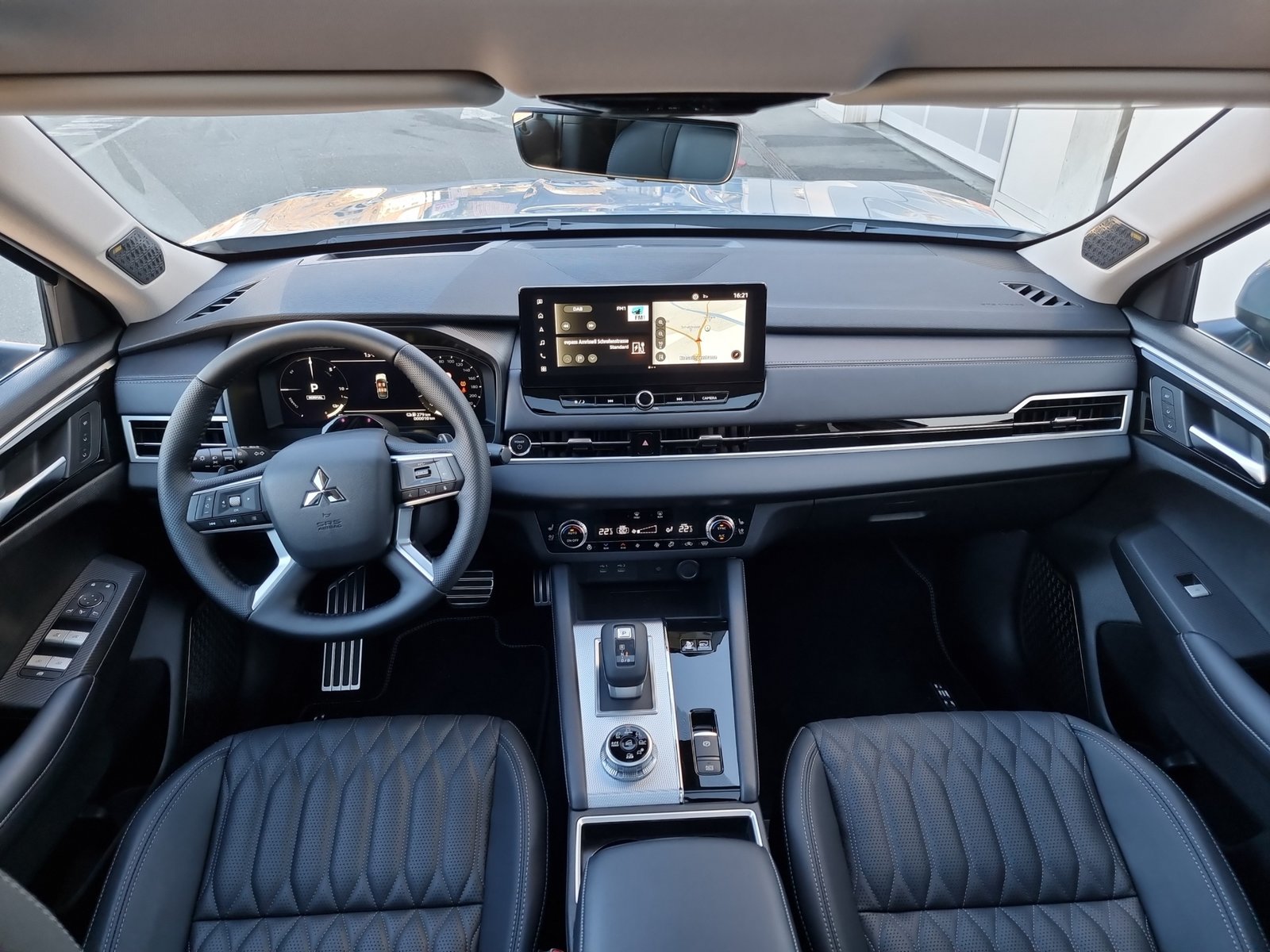 MITSUBISHI Outlander 2.4 PHEV Instyle 4x4, Plug-in-Hybrid Benzina/Elettrica, Auto dimostrativa, Automatico - 6