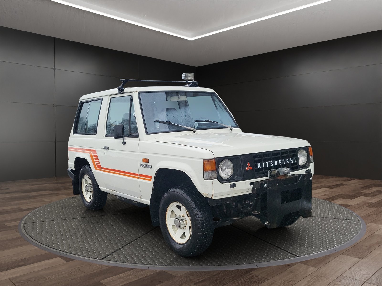 MITSUBISHI Pajero 2.6 Metal Top
