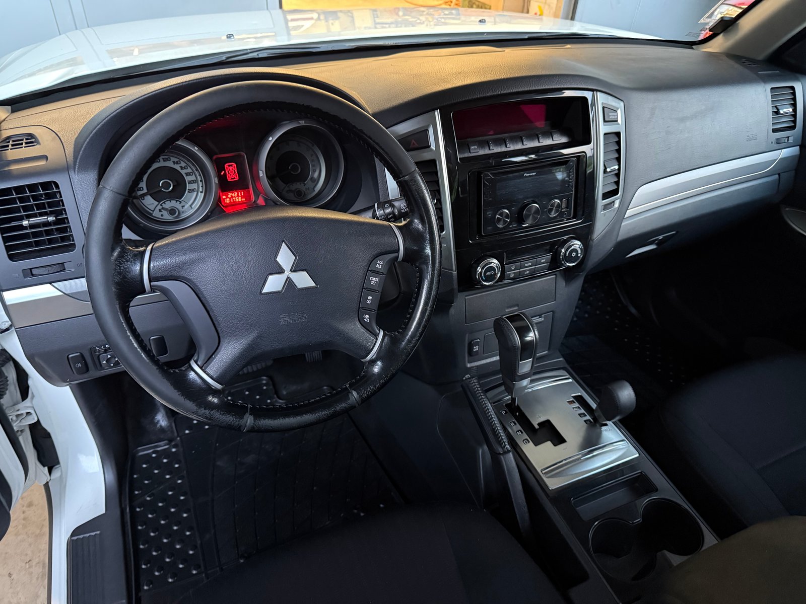 MITSUBISHI Pajero 3.2 DI-D Value Automatic, Diesel, Occasion / Gebraucht, Automatik - 3