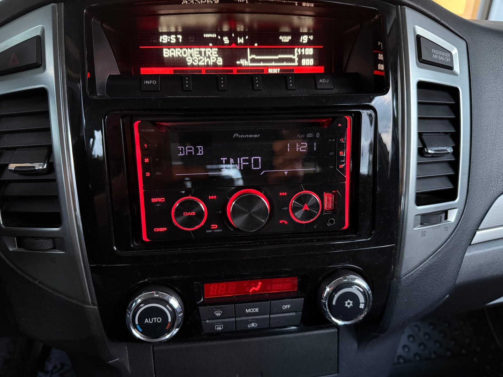 MITSUBISHI Pajero 3.2 DI-D Value Automatic, Diesel, Occasion / Gebraucht, Automatik - 6