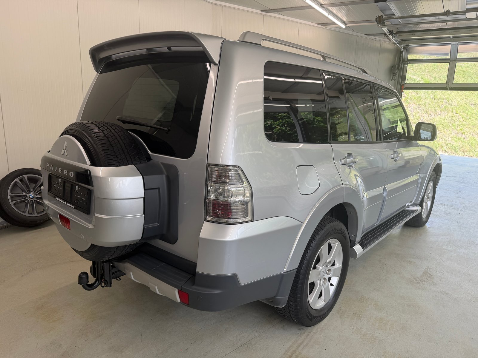 MITSUBISHI Pajero 3.2 DI-D Intense Automatic, Diesel, Second hand / Used, Automatic - 4