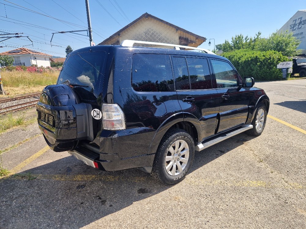 MITSUBISHI Pajero 3.2 DI-D Instyle Automatic, Diesel, Second hand / Used, Automatic - 7