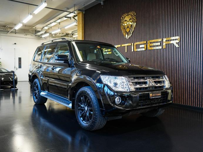 MITSUBISHI Pajero 3.2 DI-D Intense Automatic, Diesel, Second hand / Used, Automatic