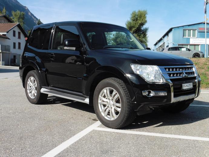 MITSUBISHI Pajero 3.2 DI-D Intense Automatic, Diesel, Second hand / Used, Automatic