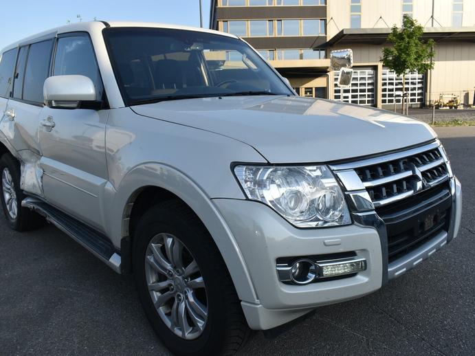 MITSUBISHI Pajero 3.2 DI-D Style Automatic, Diesel, Second hand / Used, Automatic