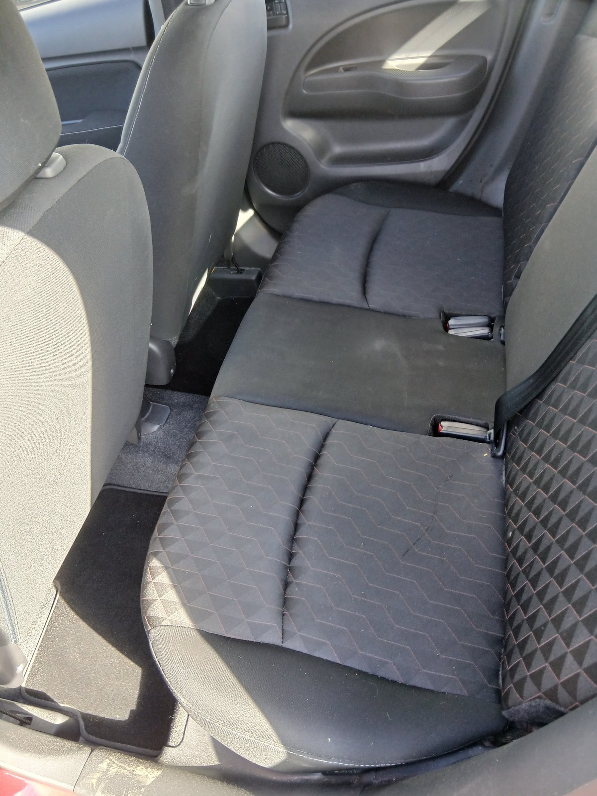 MITSUBISHI Space Star 1.2 CVT Invite, Benzin, Occasion / Gebraucht, Automatik - 7