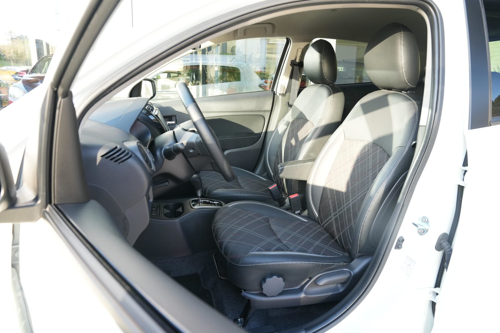 MITSUBISHI Space Star 1.2 MIVEC Intense+, Essence, Occasion / Utilisé, Automatique - 7