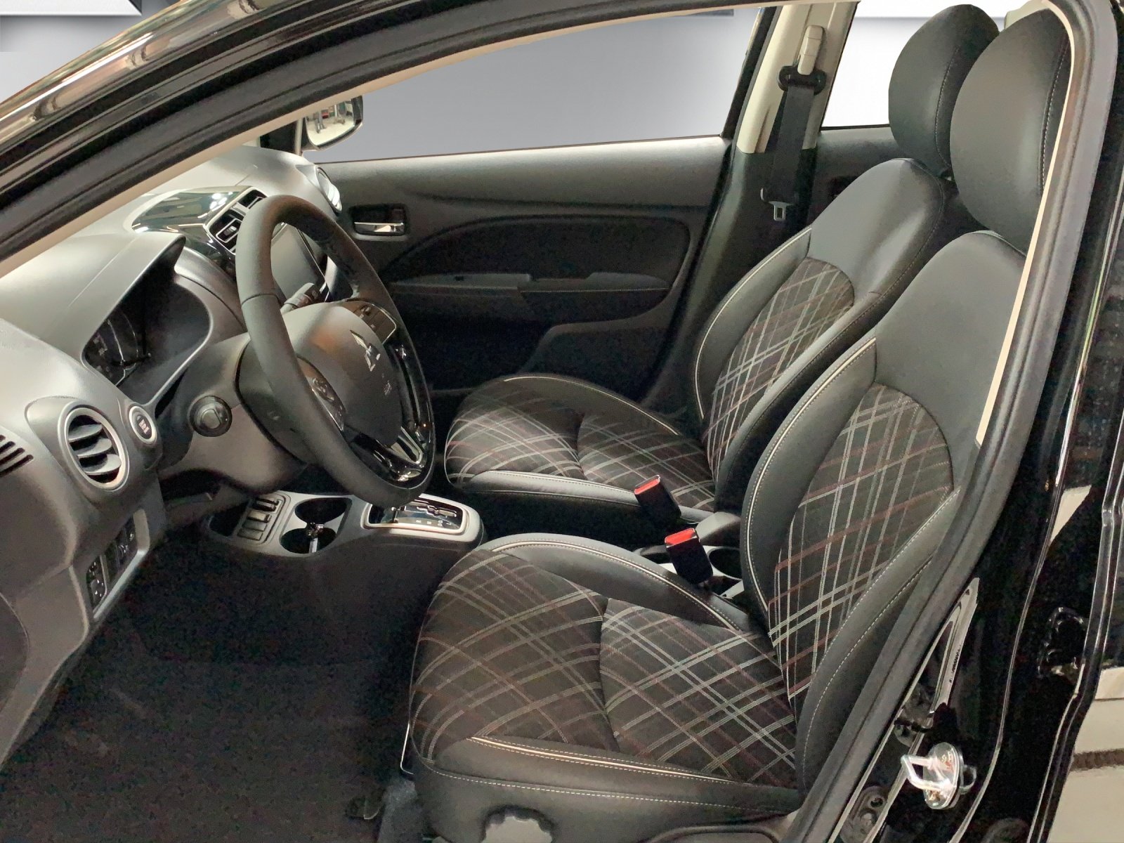 MITSUBISHI Space Star 1.2 MIVEC Intense+, Essence, Occasion / Utilisé, Automatique - 5