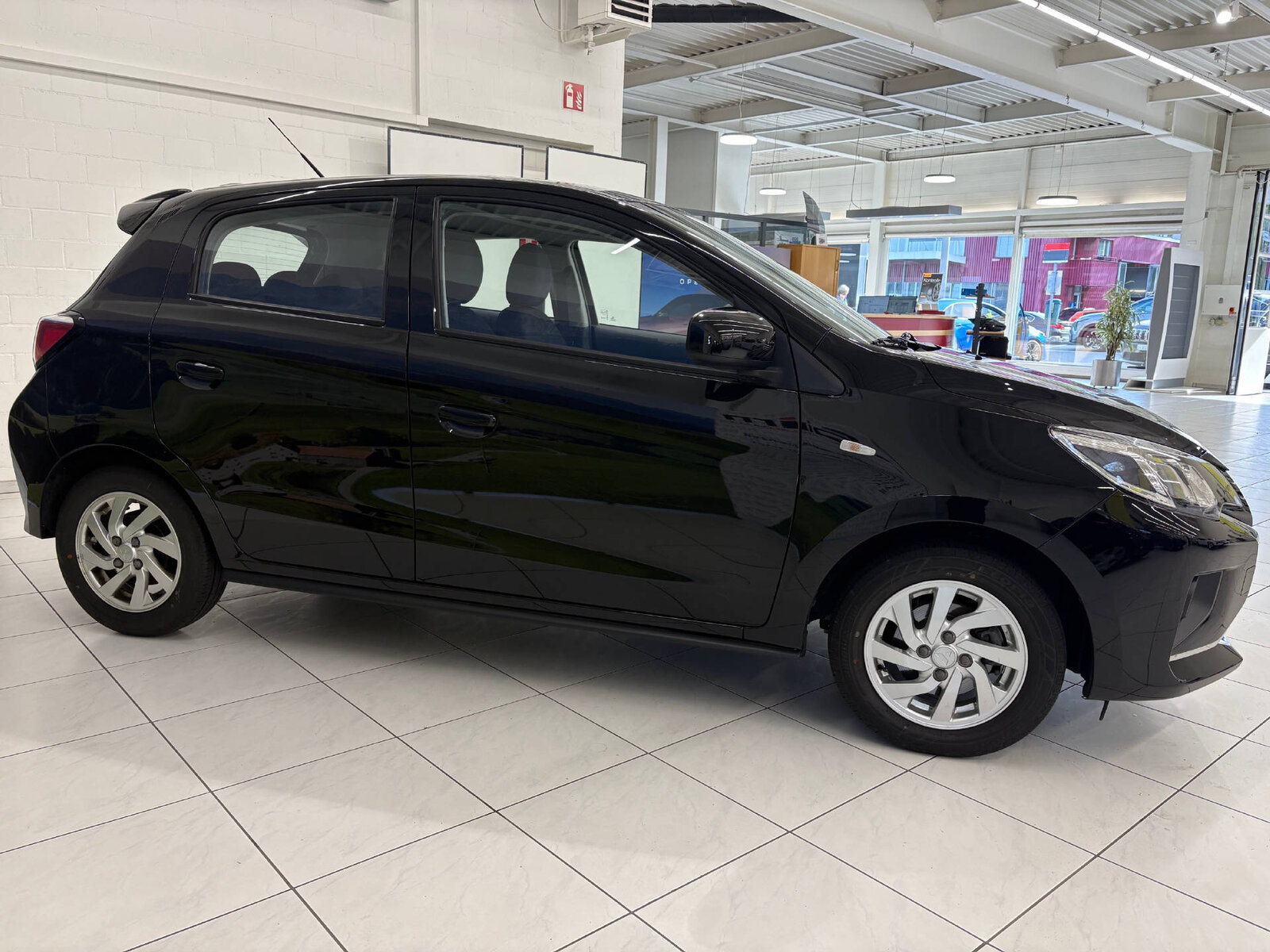 MITSUBISHI Space Star 1.2 MIVEC Invite, Essence, Occasion / Utilisé, Automatique - 4