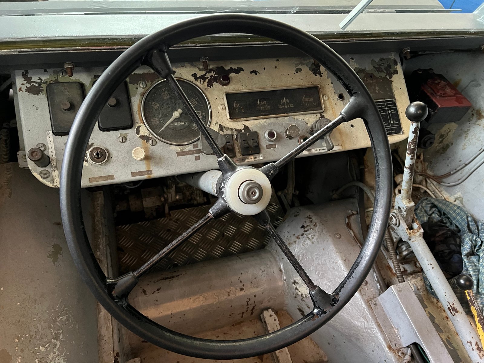 MOWAG 57 4x4 SGepanzertes Aufklärungsfahrzeug, Petrol, Second hand / Used, Manual - 4