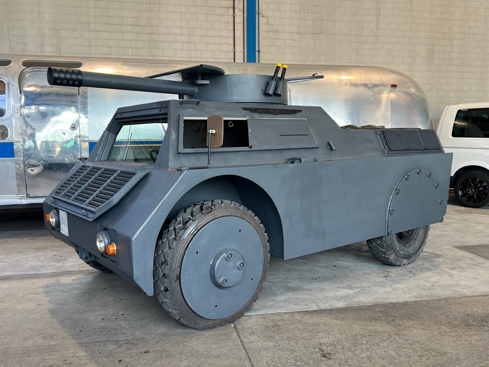MOWAG 57 4x4 SGepanzertes Aufklärungsfahrzeug, Petrol, Second hand / Used, Manual - 5