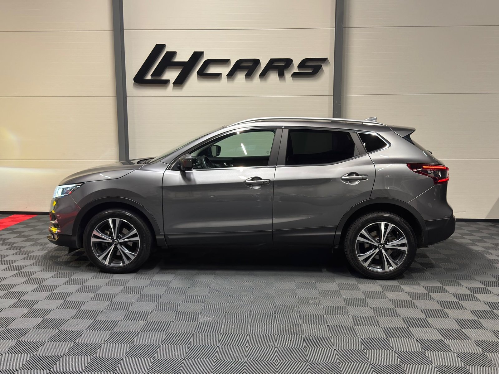 NISSAN 1.3 i, Essence, Occasion / Utilisé, Automatique - 2