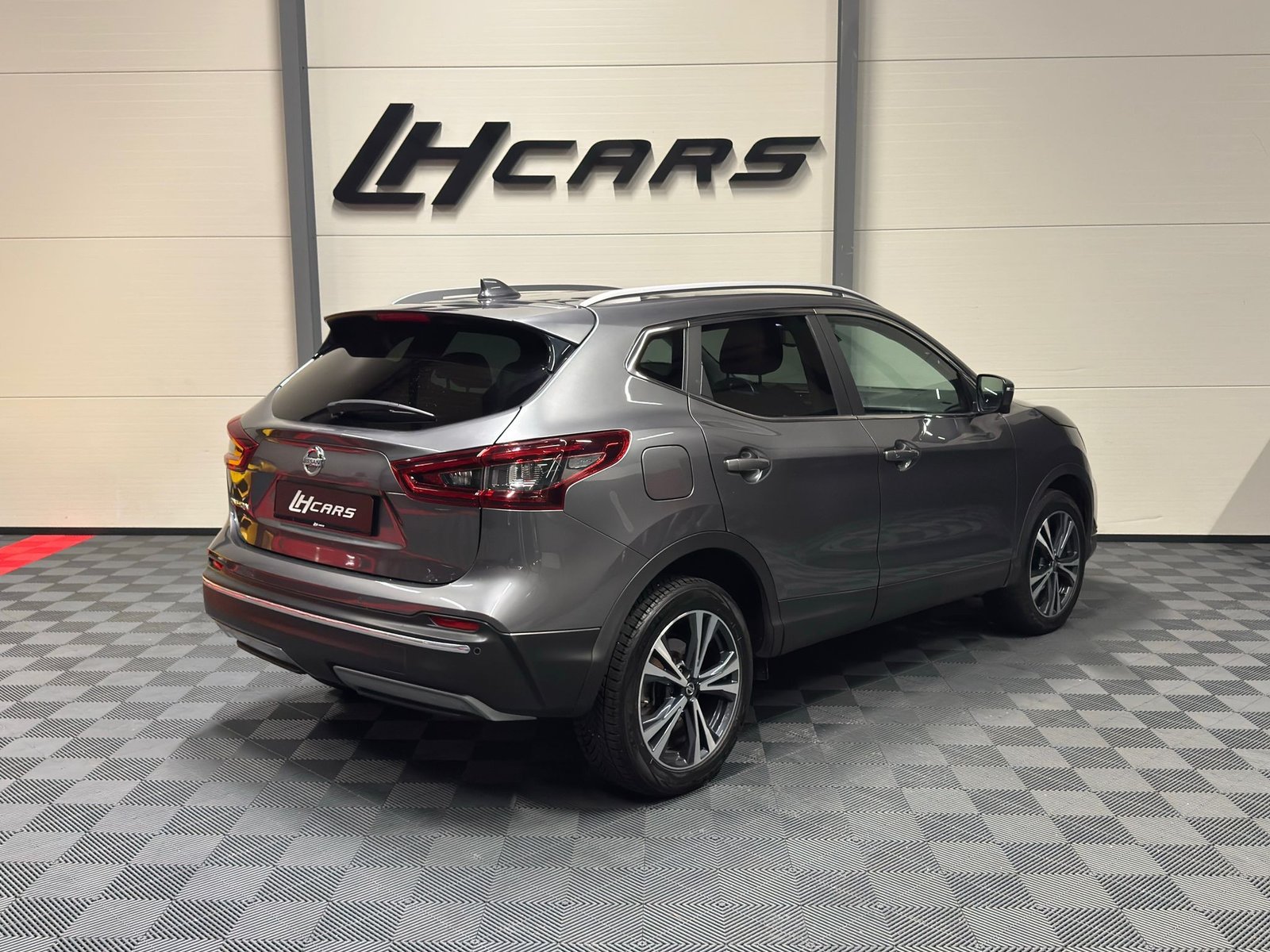 NISSAN 1.3 i, Essence, Occasion / Utilisé, Automatique - 4
