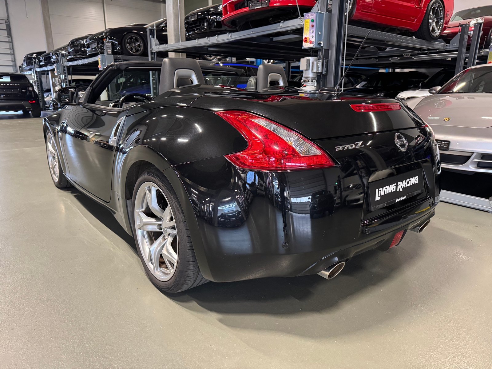 NISSAN 370 Z Roadster, Petrol, Second hand / Used, Manual - 3