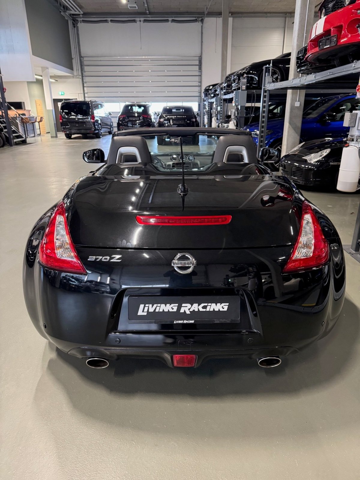 NISSAN 370 Z Roadster, Petrol, Second hand / Used, Manual - 4