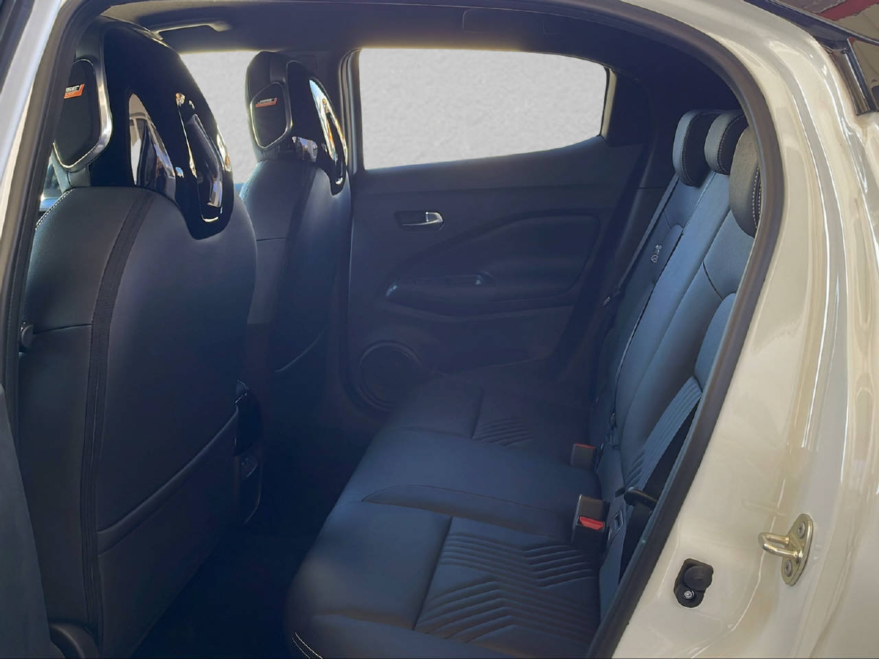 NISSAN Juke 1.6 Hybrid Tekna, Full-Hybrid Petrol/Electric, Ex-demonstrator, Automatic - 7