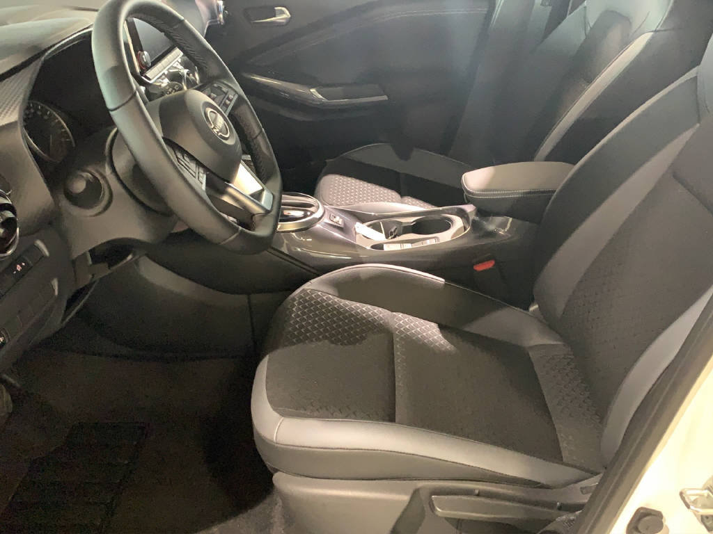 NISSAN Juke 1.6 Hybrid Unplugged, Full-Hybrid Petrol/Electric, Ex-demonstrator, Automatic - 4