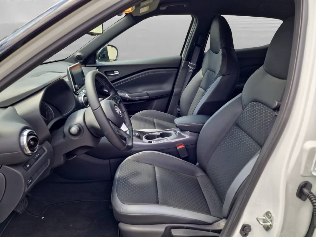 NISSAN Juke 1.6 Hybrid Unplugged, Full-Hybrid Petrol/Electric, Ex-demonstrator, Automatic - 4
