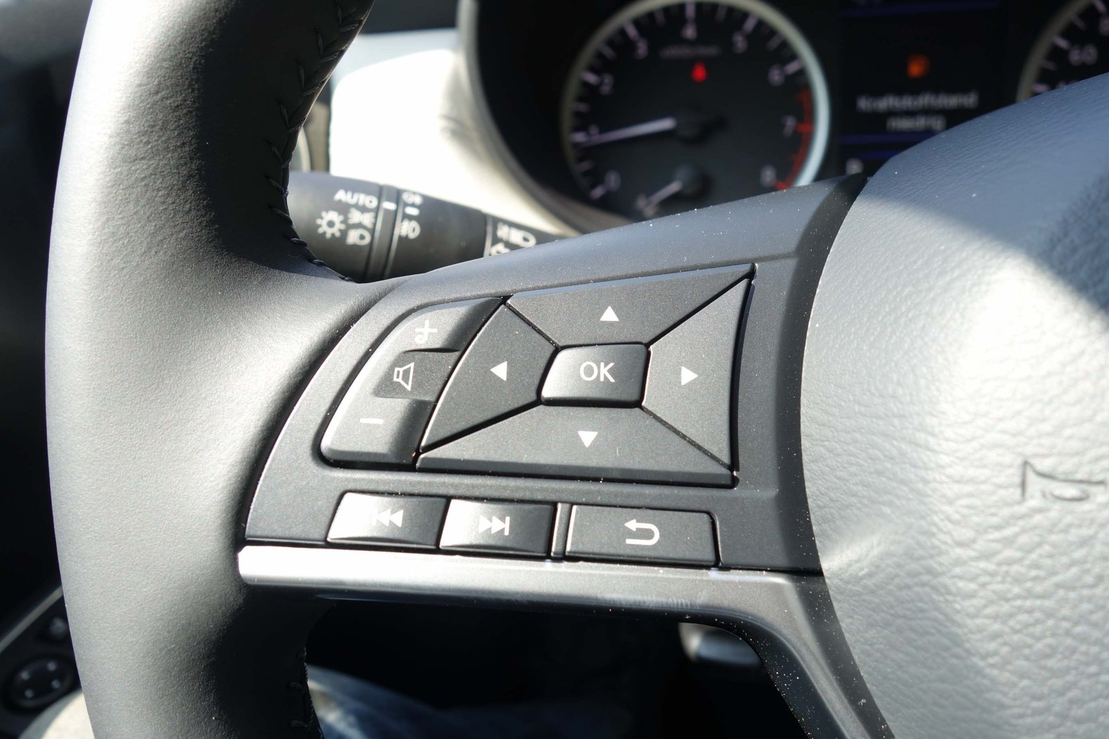 NISSAN Micra 1.0 IG-T Tekna, Essence, Occasion / Utilisé, Automatique - 5