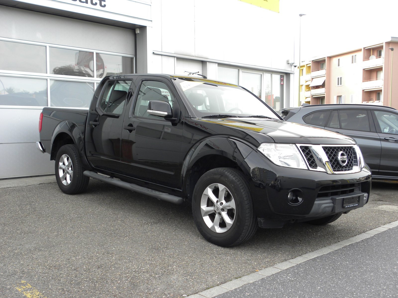 NISSAN Navara Double Cab LE 2.5 dCi 4WD LB Automat, Diesel, Second hand / Used, Automatic - 2
