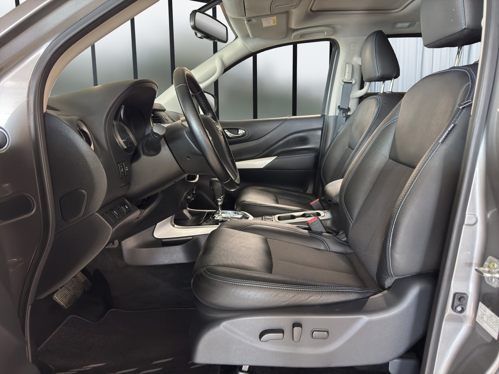 NISSAN Navara Double Cab N-Guard 2.3 dCi 4WD, Diesel, Second hand / Used, Automatic - 7