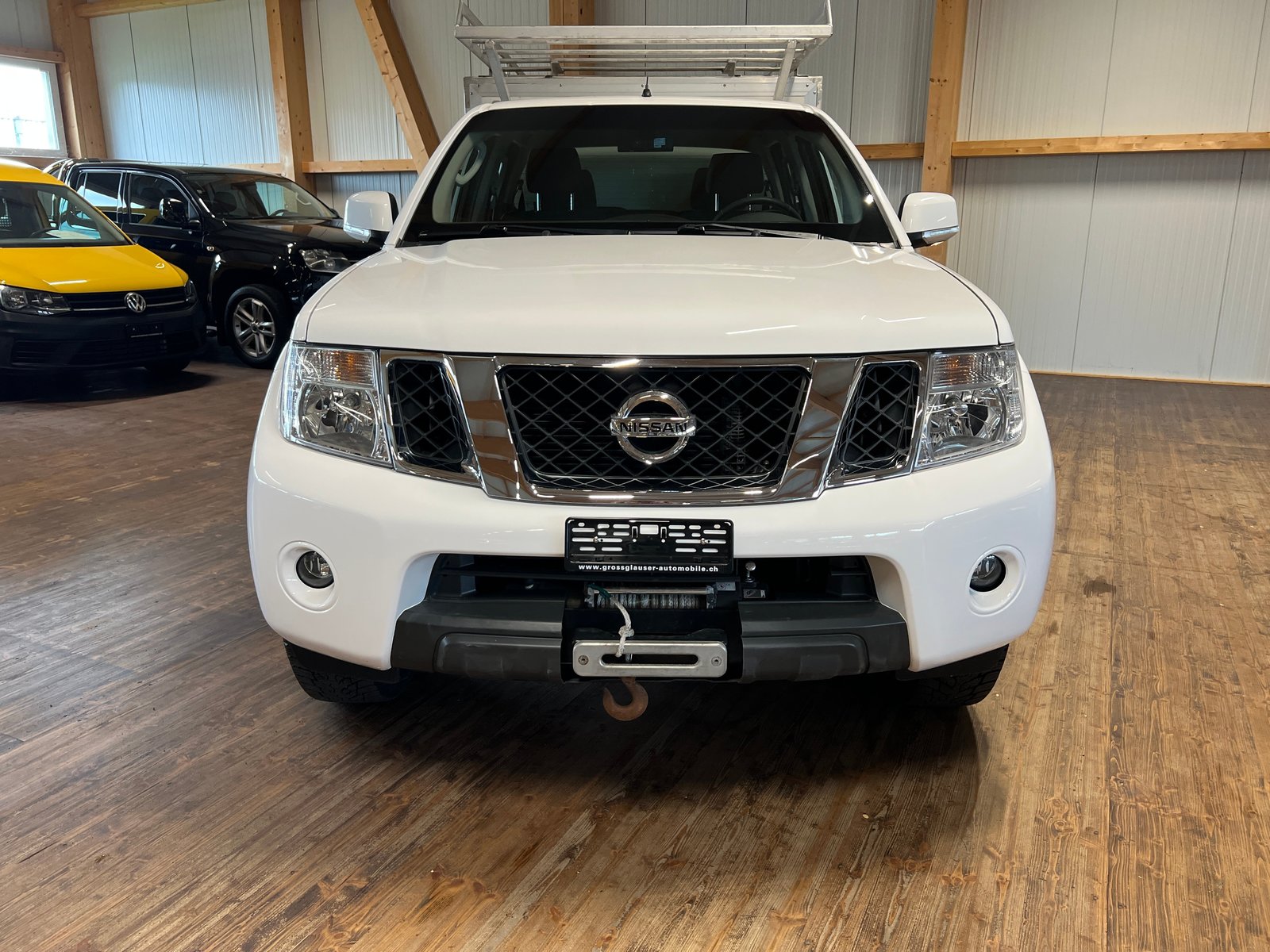 NISSAN Navara Double Cab SE 2.5 dCi 4WD LB Automat, Diesel, Second hand / Used, Automatic - 2
