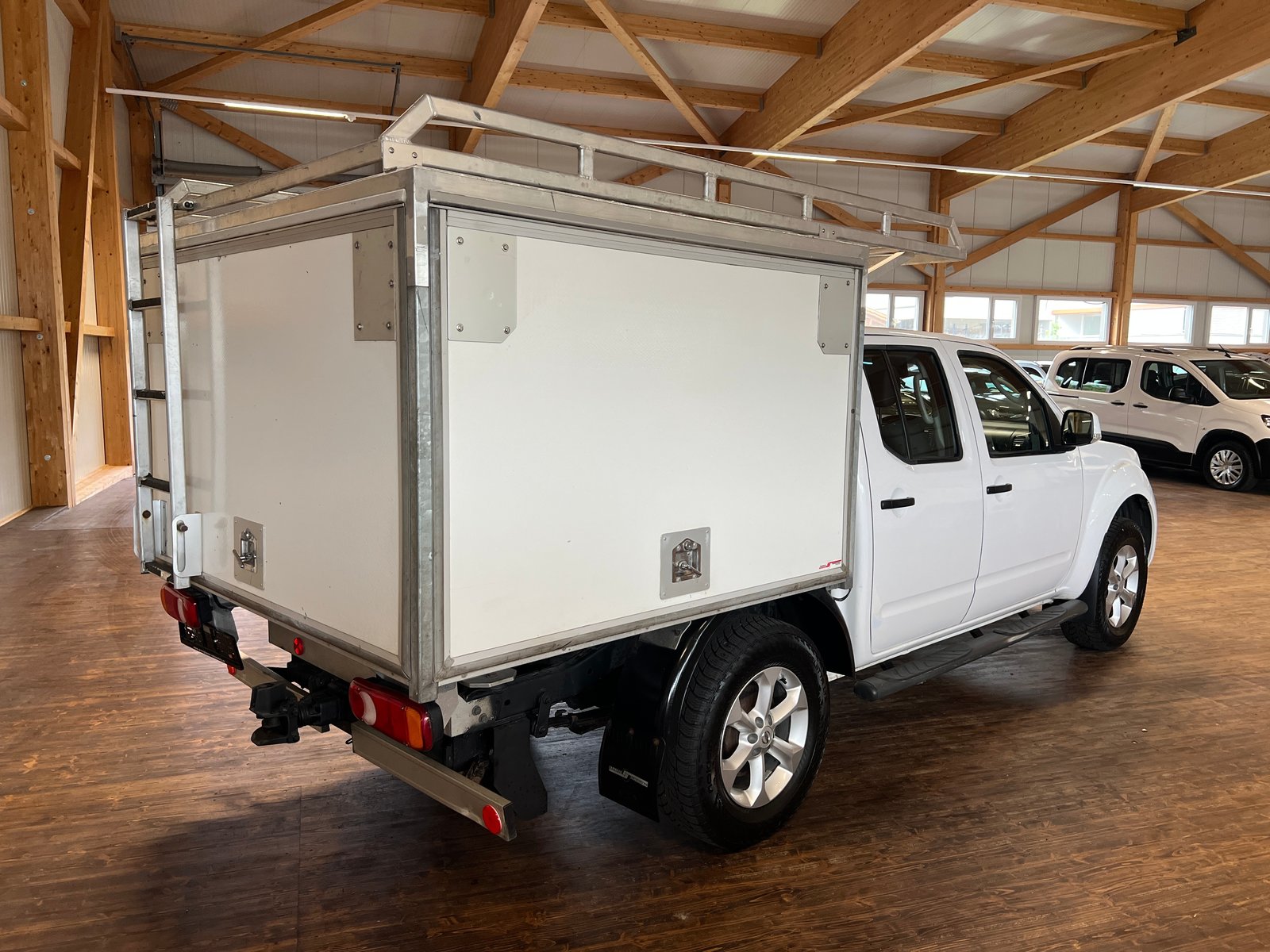 NISSAN Navara Double Cab SE 2.5 dCi 4WD LB Automat, Diesel, Second hand / Used, Automatic - 5