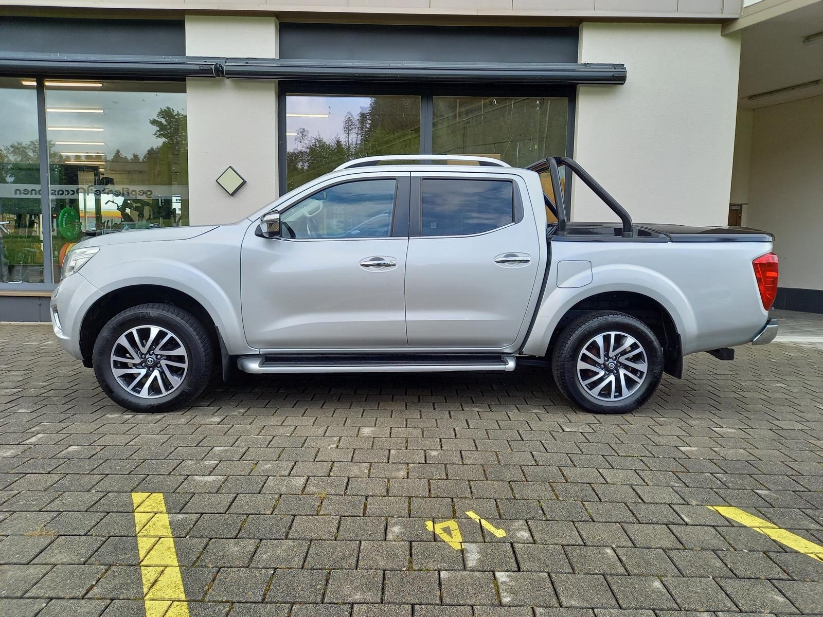 NISSAN Navara 2.3 dCi Double Cab Tekna, Diesel, Second hand / Used, Automatic - 3