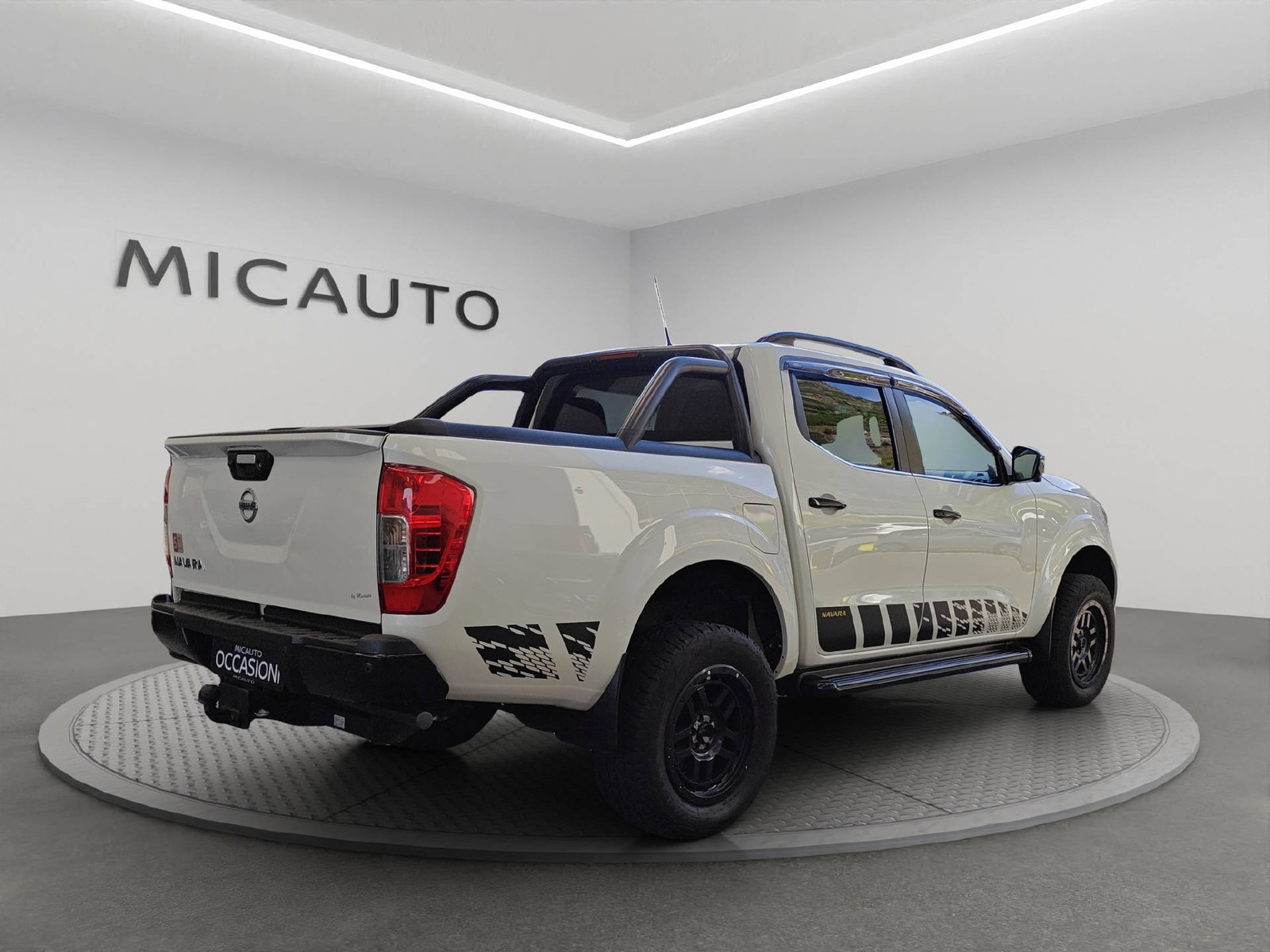 NISSAN Navara 2.3 dCi Double Cab N-Guard, Diesel, Second hand / Used, Automatic - 2