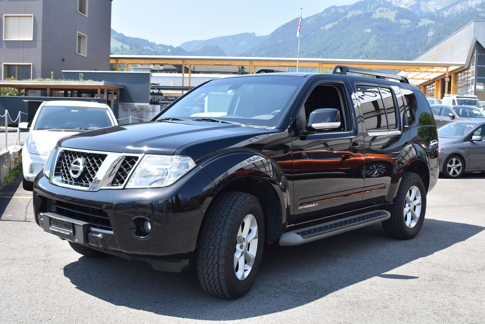 NISSAN Pathfinder 2.5 dCi Platinum, Diesel, Second hand / Used, Automatic - 2