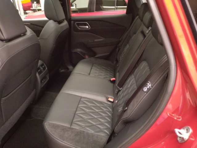 NISSAN Qashqai 1.3T Mildhybrid Tekna+ 4x4, Hybride Leggero Benzina/Elettrica, Auto dimostrativa, Automatico - 6