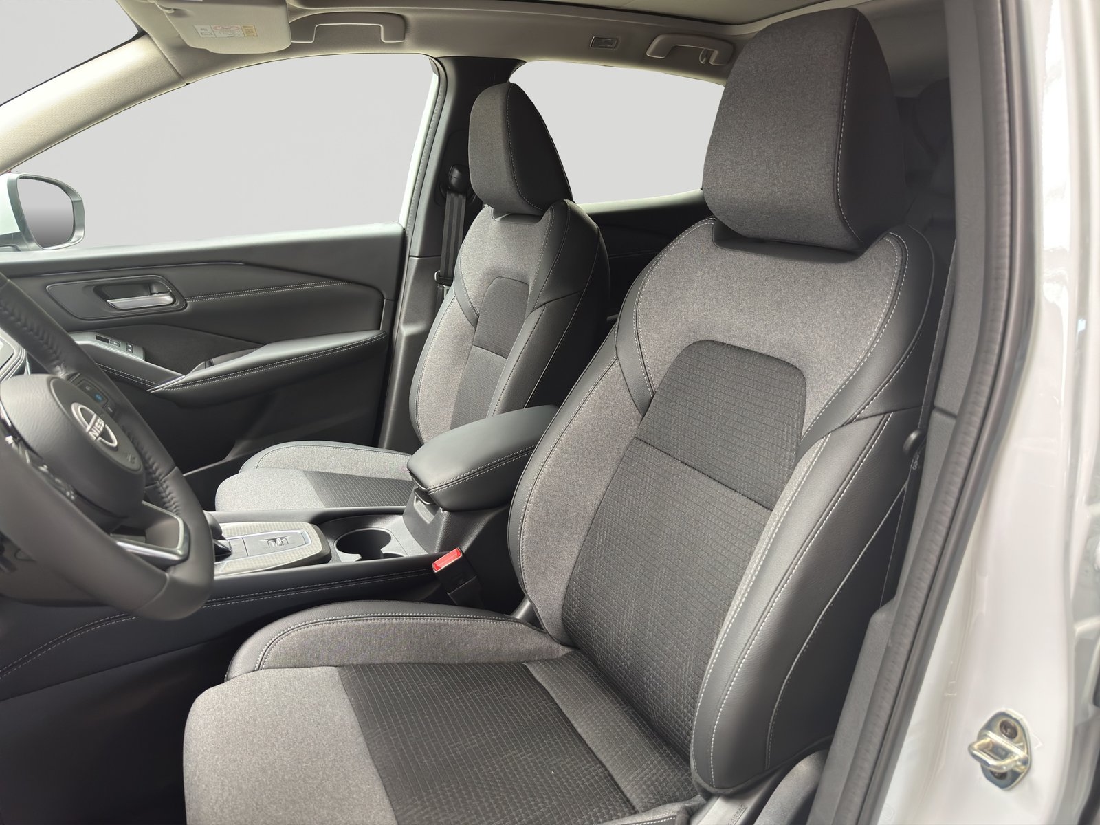 NISSAN Qashqai 1.3 DIG-T MHEV N-Connecta Xtronic, Mild-Hybrid Petrol/Electric, New car, Automatic - 6