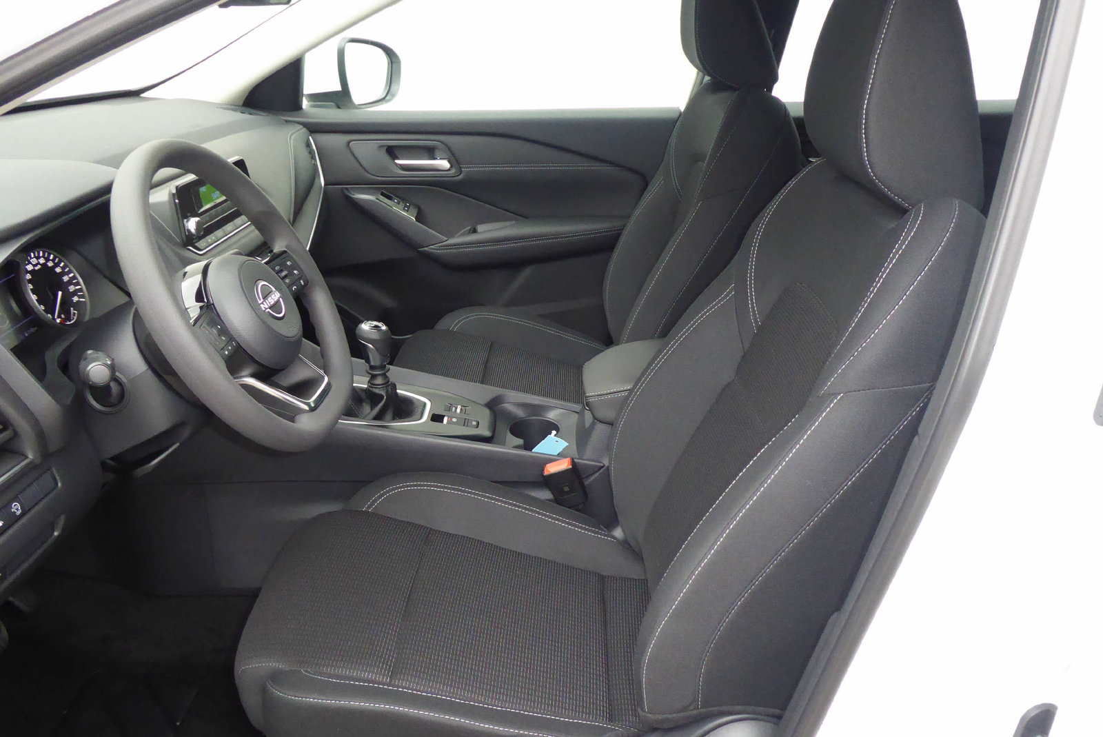 NISSAN Qashqai 1.3 DIG-T Visia, Mild-Hybrid Petrol/Electric, Second hand / Used, Manual - 5