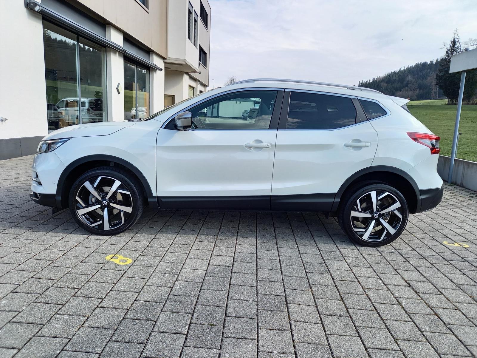 NISSAN Qashqai 1.7 dCi Tekna+ 4x4, Diesel, Second hand / Used, Automatic - 3