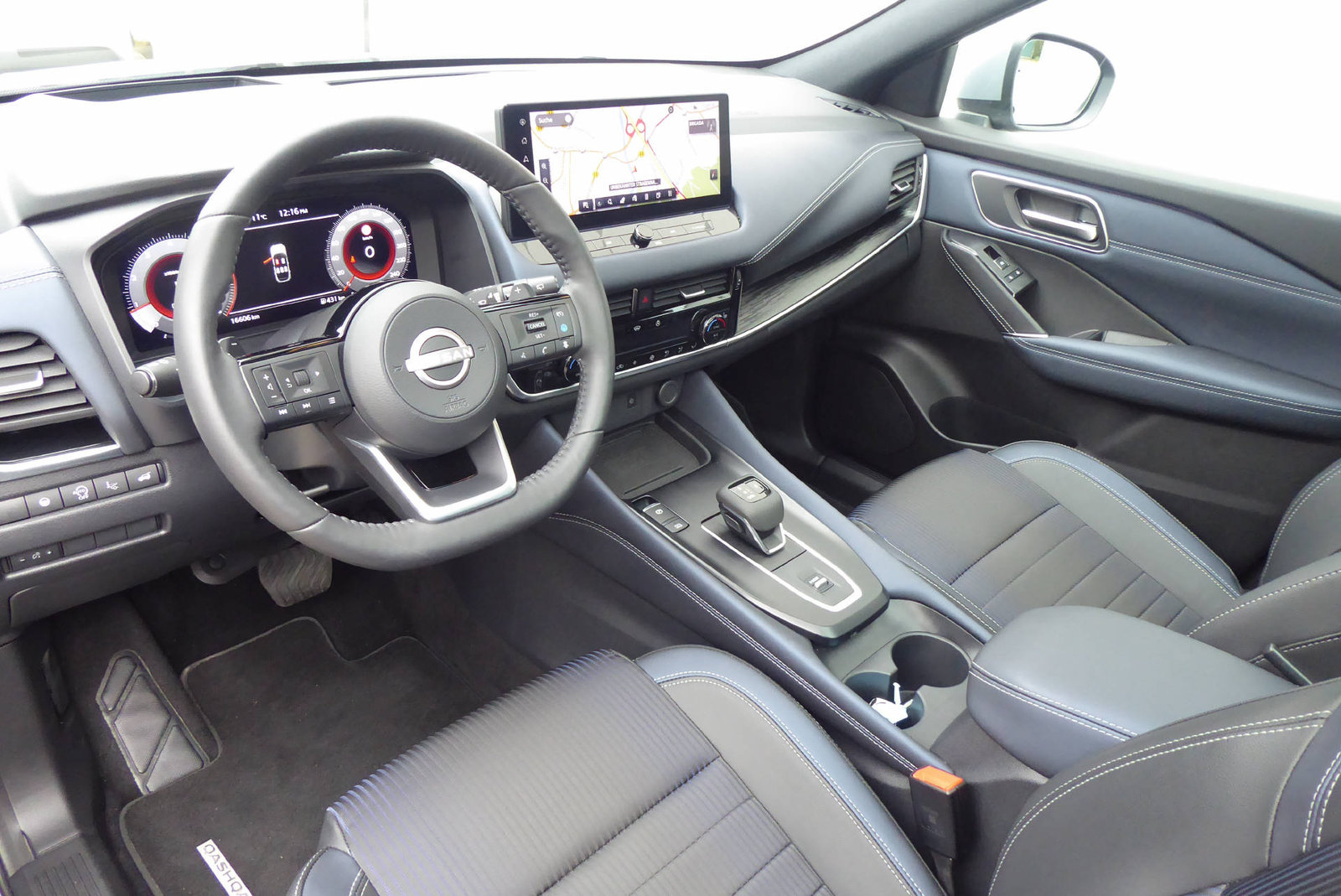 NISSAN Qashqai 1.3 DIG-T 158 Tekna Aut., Mild-Hybrid Petrol/Electric, Second hand / Used, Automatic - 5