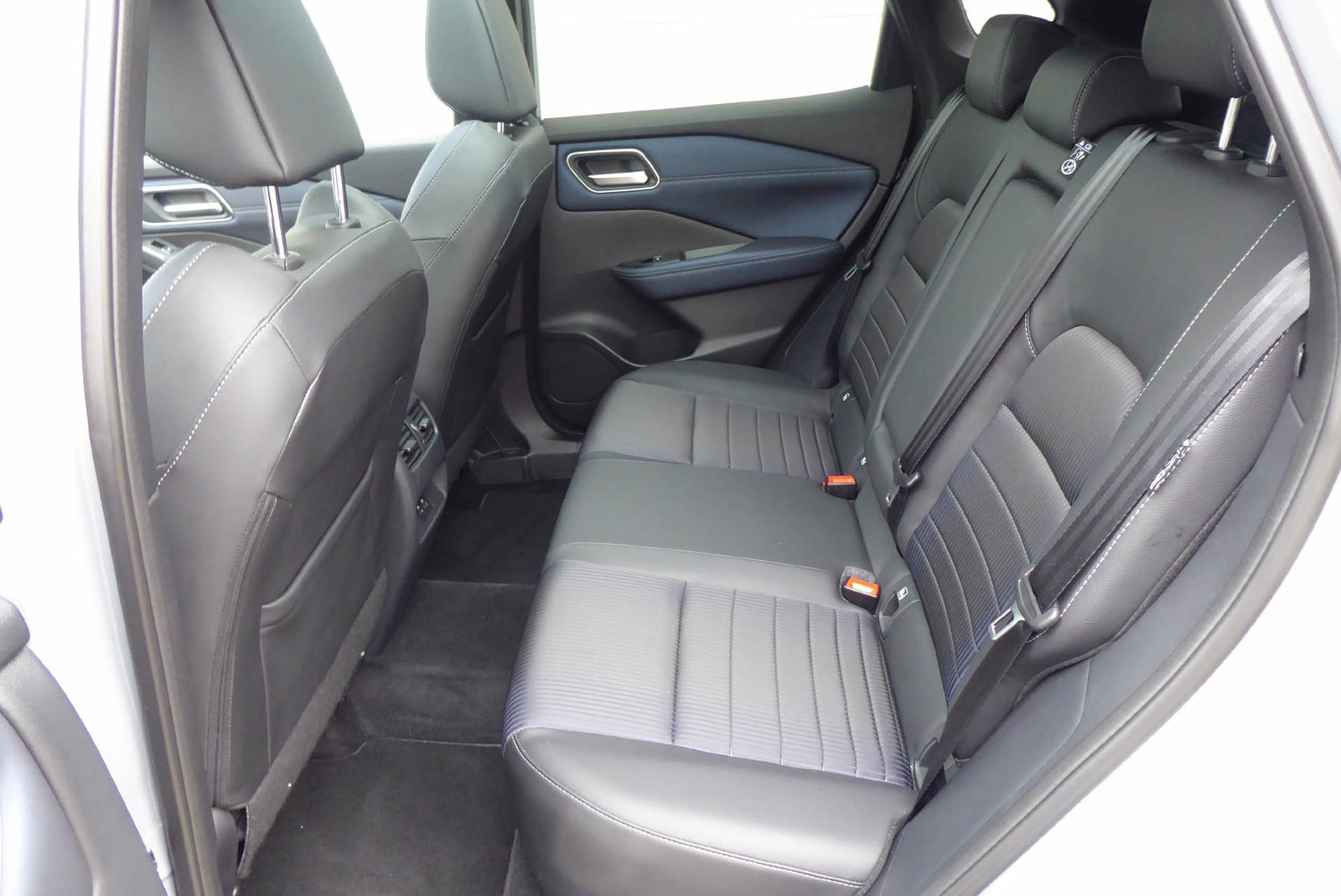 NISSAN Qashqai 1.3 DIG-T 158 Tekna Aut., Mild-Hybrid Petrol/Electric, Second hand / Used, Automatic - 6