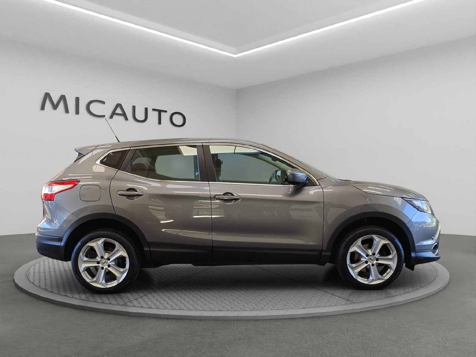 NISSAN Qashqai 1.6 dCi Acenta, Diesel, Second hand / Used, Automatic - 2