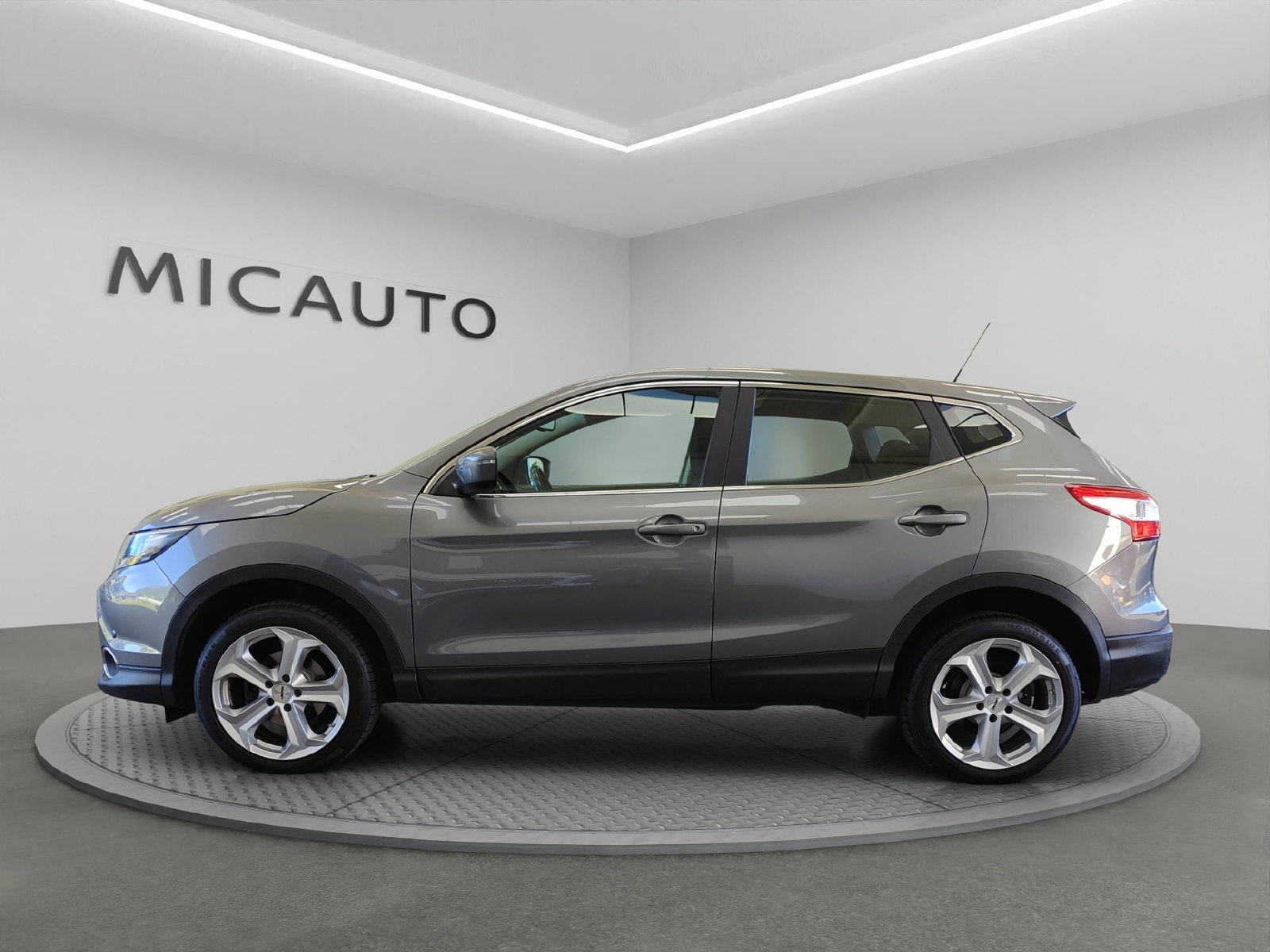 NISSAN Qashqai 1.6 dCi Acenta, Diesel, Second hand / Used, Automatic - 6