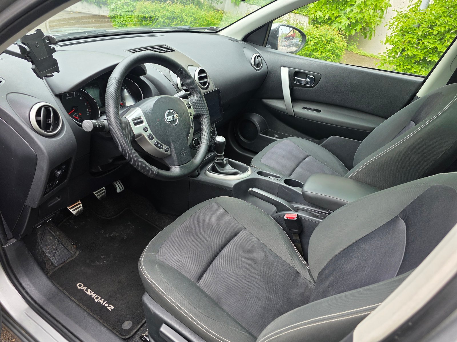 NISSAN Qashqai +2 2.0 i-Way, Petrol, Second hand / Used, Manual - 7