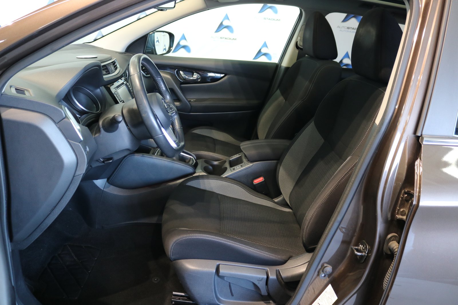 NISSAN Qashqai 1.6 DIG-T acenta, Benzin, Occasion / Gebraucht, Handschaltung - 2
