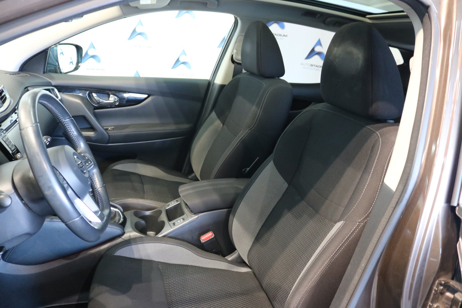 NISSAN Qashqai 1.6 DIG-T acenta, Benzin, Occasion / Gebraucht, Handschaltung - 3