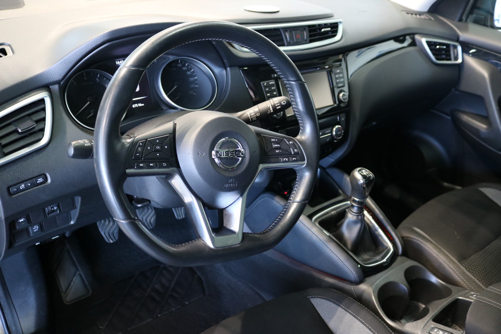NISSAN Qashqai 1.6 DIG-T acenta, Benzin, Occasion / Gebraucht, Handschaltung - 4
