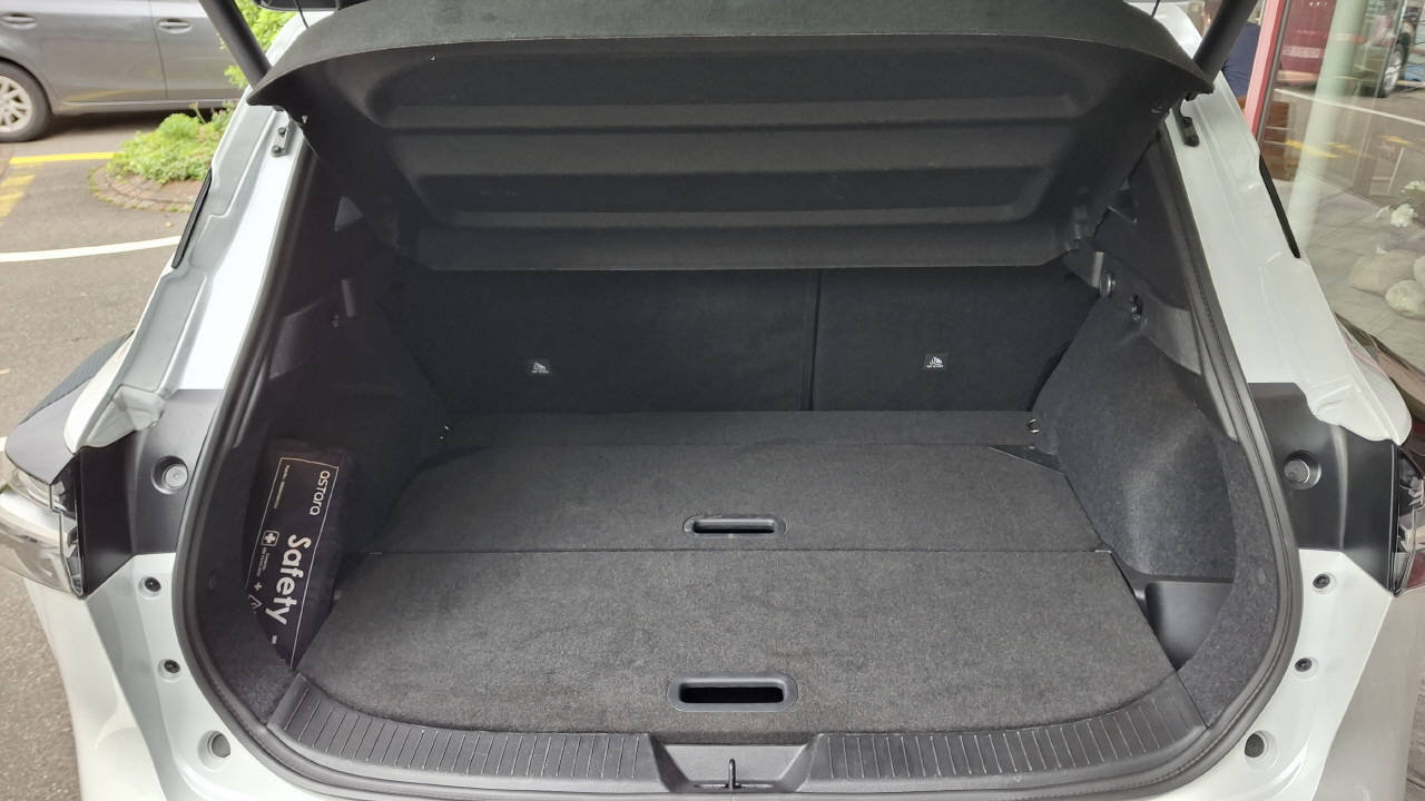 NISSAN Qashqai 1.3 DIG-T Tekna+ 4x4, Mild-Hybrid Benzin/Elektro, Occasion / Gebraucht, Automatik - 6