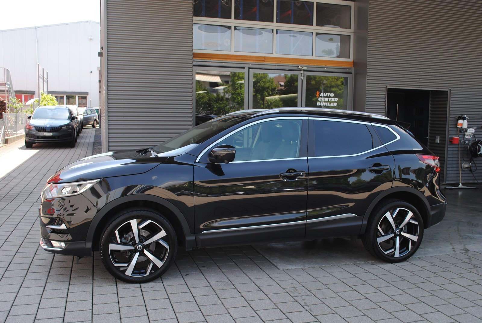 NISSAN Qashqai 1.6 DIG-T tekna +, Petrol, Second hand / Used, Manual - 4