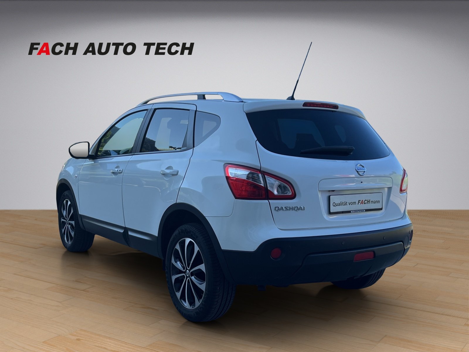 NISSAN Qashqai 2.0 16V Tekna 4x4, Petrol, Second hand / Used, Automatic - 4