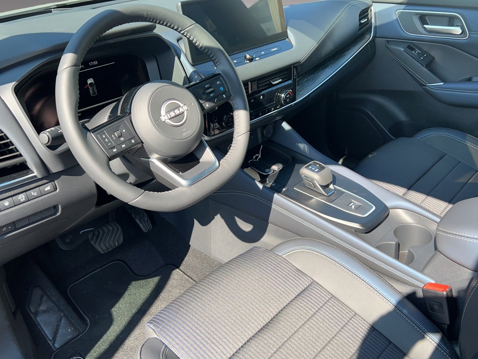 NISSAN Qashqai 1.3 DIG-T 158 Tekna, Mild-Hybrid Petrol/Electric, Second hand / Used, Automatic - 6