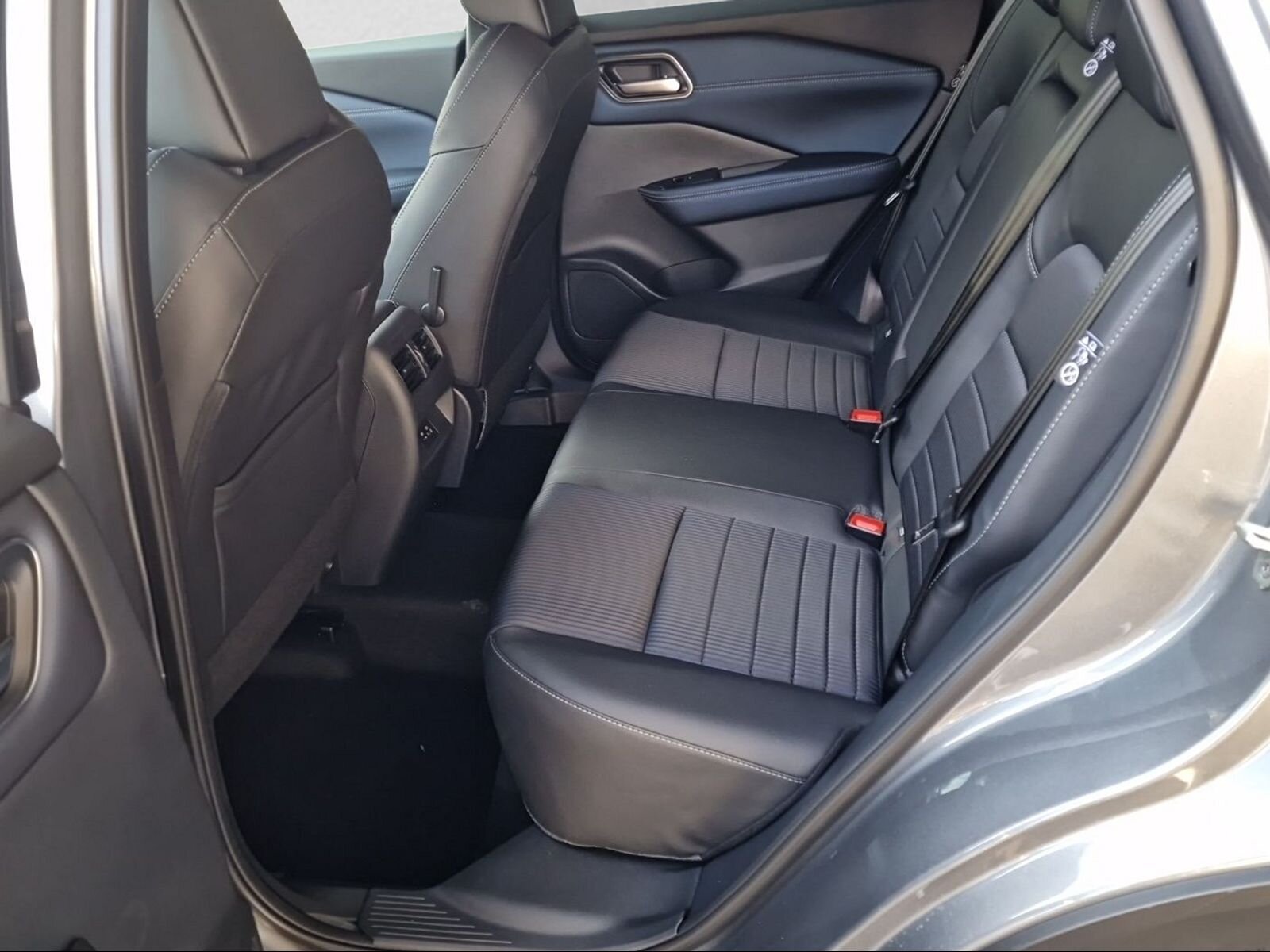 NISSAN Qashqai 1.3 DIG-T 158 PS Tekna, Mild-Hybrid Petrol/Electric, Second hand / Used, Automatic - 7