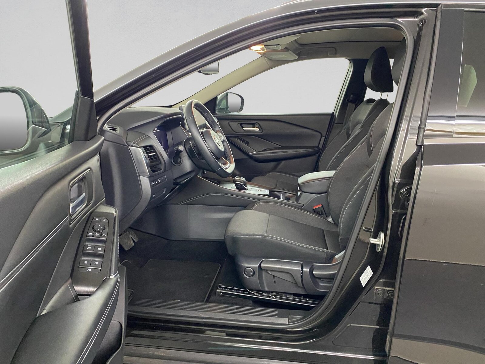 NISSAN Qashqai 1.3 DIG-T MHEV Premiere Edition Xtronic, Mild-Hybrid Petrol/Electric, Second hand / Used, Automatic - 7