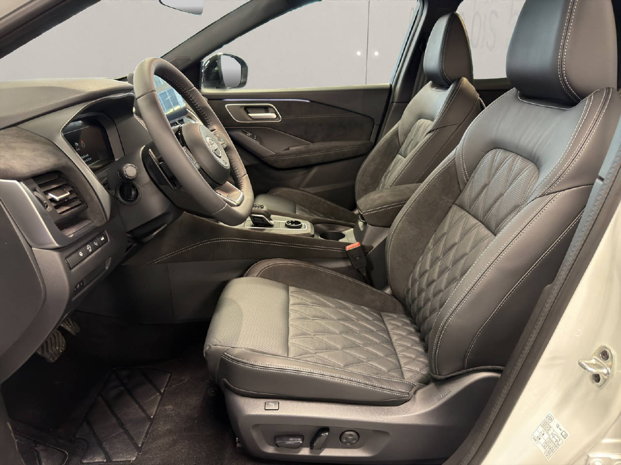 NISSAN Qashqai 1.3 DIG-T Tekna+ 4x4, Mild-Hybrid Petrol/Electric, Ex-demonstrator, Automatic - 7