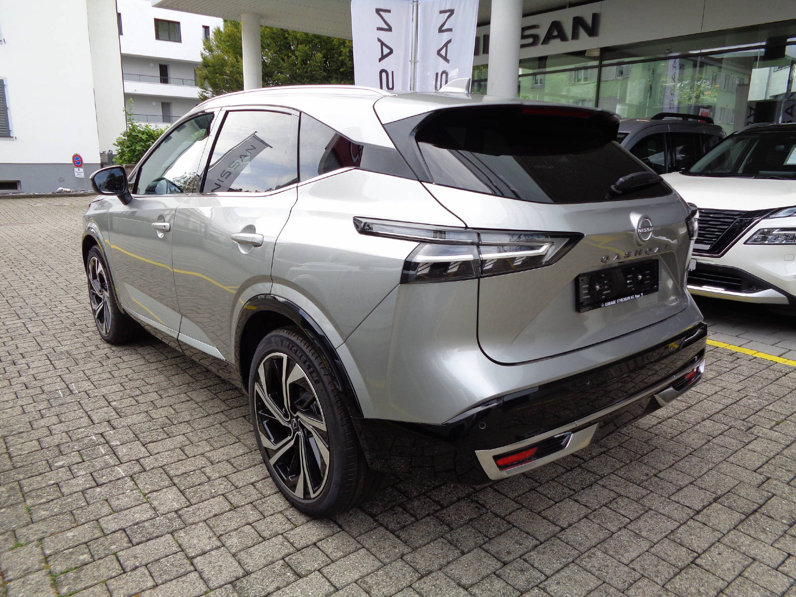 NISSAN Qashqai 1.3 DIG-T Tekna+ 4x4, Hybride Leggero Benzina/Elettrica, Auto dimostrativa, Automatico - 2